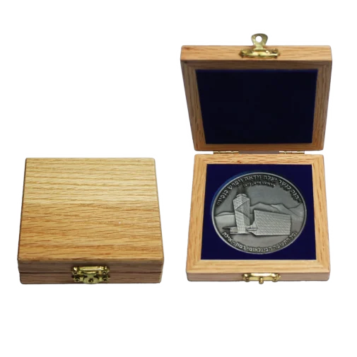 קופסת עץ למדליה